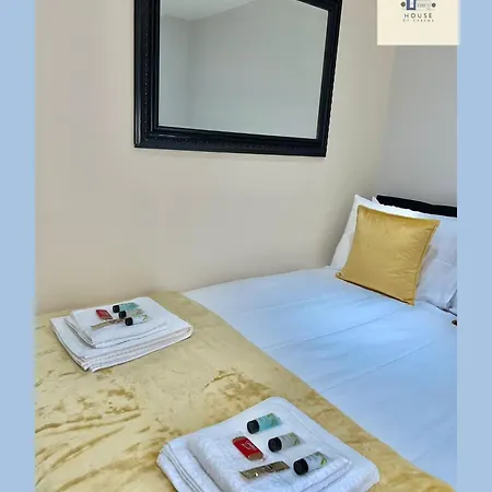 Huge New Great For Locum And Contractors Apartment
