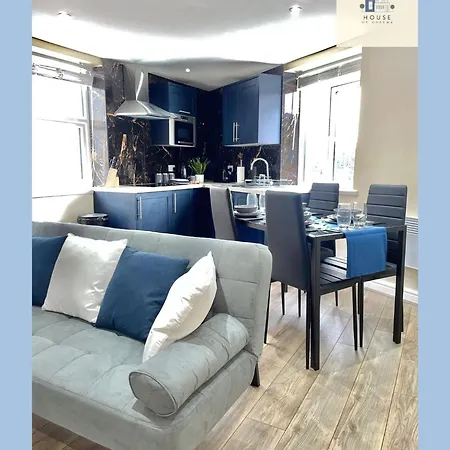 Huge New Great For Locum And Contractors Apartment