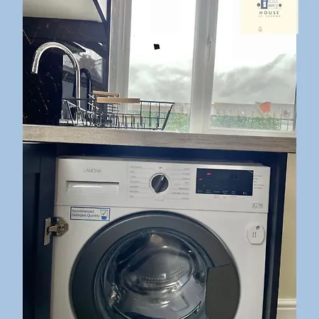 Huge New Great For Locum And Contractors Apartment *